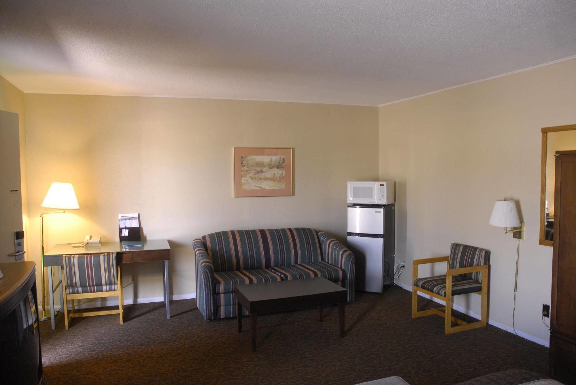 America'S Best Inn And Suites Emporia Zewnętrze zdjęcie
