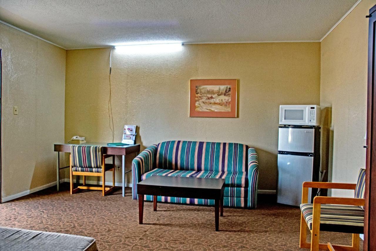America'S Best Inn And Suites Emporia Zewnętrze zdjęcie