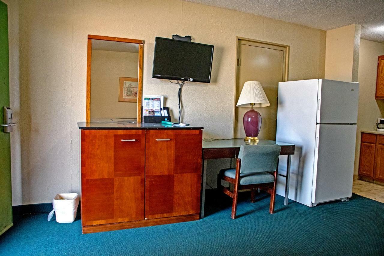 America'S Best Inn And Suites Emporia Zewnętrze zdjęcie